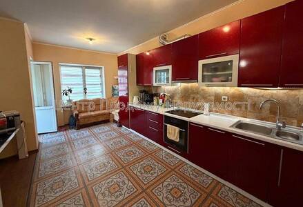 Продаж 2-кімн квартири 52м² в ЖК Власна квартира, Київ, 3/5 пов. Чудовий варіант!