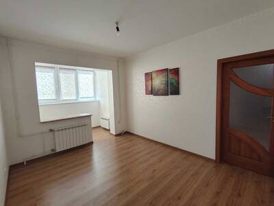 Продам 3-к квартиру Київ, Оболонський, Озерна вул., 18