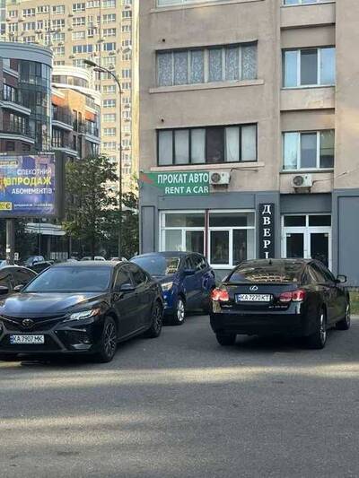 Здам довгостроково об’єкт сфери послуг Київ, Печерський, Антоновича вул., 112