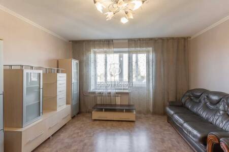 Продам 4-к квартиру Київ, Шевченківський, Салютна вул., 4а