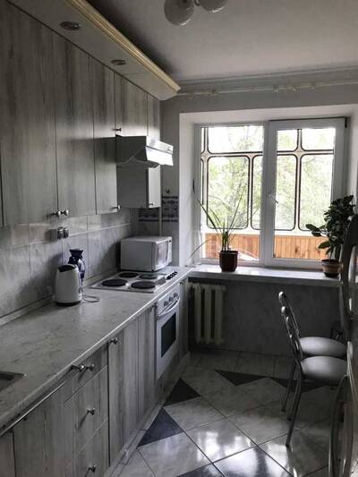 Здам довгостроково 3-к квартиру Київ, Солом`янський, Єреванська вул., 32