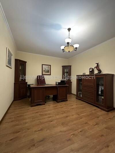 Продаж 4-кімнатної квартири у Києві