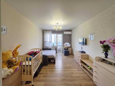 Продам 1-к квартиру Київ, Деснянський, Милославська вул., 31в