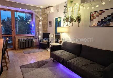 Продаж 2-кімн. квартири, 5/5 пов., 45 м², Київ - затишок та комфорт за крок від центру!
