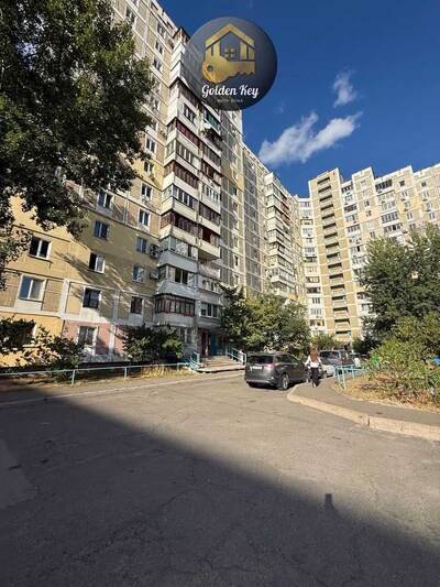 Продам 3-к квартиру Київ, Дарницький, Ревуцького вул., 44