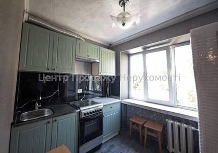 Продаж 1-кімн. квартири 29 м², Київ, 3/5 пов. Відмінне розташування!