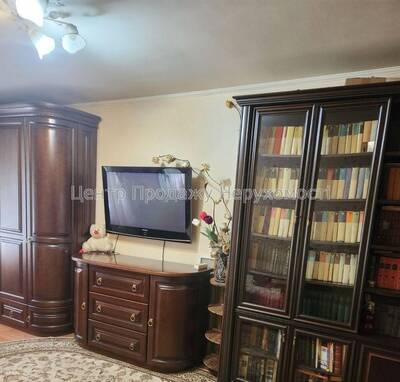 Продаж 1-кімн. квартири 28.5 м², Київ, 1/5 поверх – відмінна пропозиція!