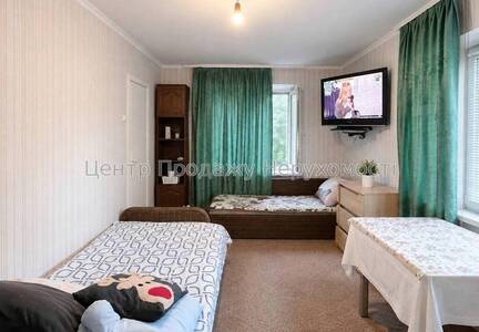 Продаж 1-кімн. квартири у Києві, 5/5 пов., 26 м², відмінне розташування!