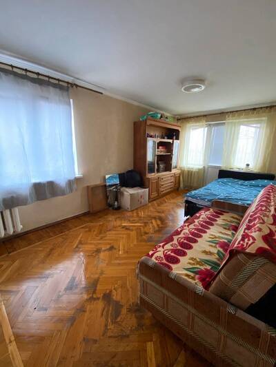 2-кімнатна квартира роздільна біля метро Чернігівська, проспект Леоніда Каденюка