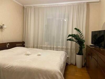 Продається трикімнатна квартира. Дарницький район, вулиця Драгоманова, 12А, метро Позняки