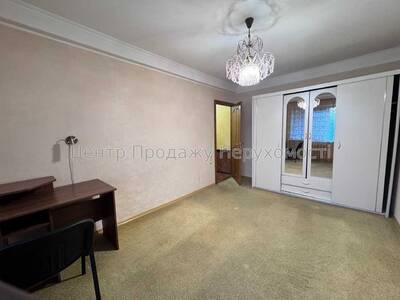Продаж 2-кімн. квартири, 5/5 поверх, 46 м², Київ. Відмінне розташування та зручності!