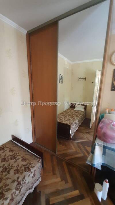 Продаж квартири у Києві: 1 кімн., 34 м², 2/5 пов. Відмінне місце!