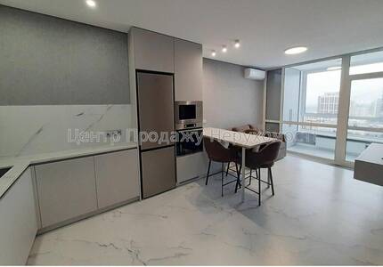 Продаж 1-кімн. квартири, 24/25 пов., 48 м², ЖК Варшавський мікрорайон, Київ!