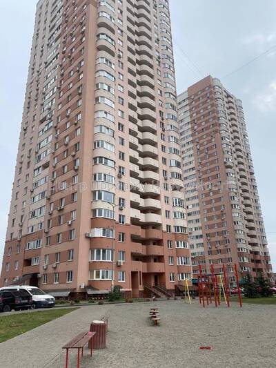 Продається 3-кімнатна квартира в Києві
