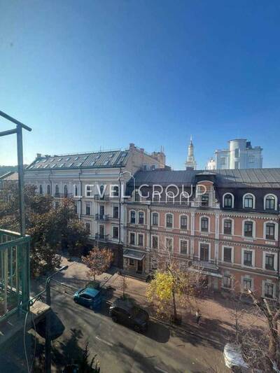 Продам 2-к квартиру Київ, Подільський, Борисоглібська вул., 4