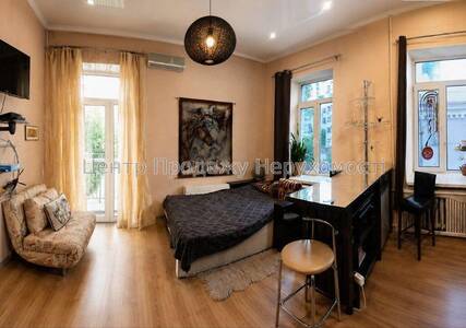 Продаж 1-кімн. квартири, 32 м², 3/3 пов., Київ – затишок та комфорт чекають на вас!