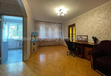 Продаж 2-кімн. квартири у Києві, 5/5 пов., 45.8 м² – затишок та комфорт у центрі!