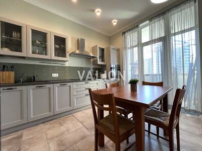 Продам 1-к квартиру Київ, Печерський, Євгена Коновальця вул., 34А