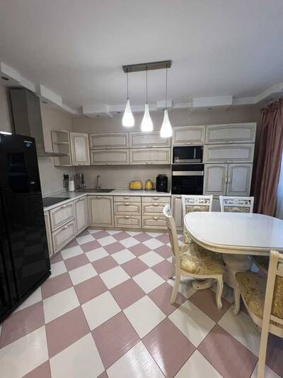 Продам 4-к квартиру Київ, Солом`янський, Волинська вул., 10