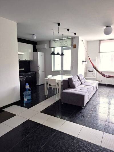3 ком. квартира Осокорки, ул. Урловская, 23А.