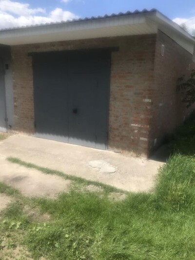 Гараж з погребом