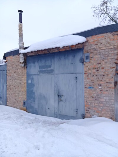 Капітальний цегляний гараж в АК 29 з високими воротами та грубою