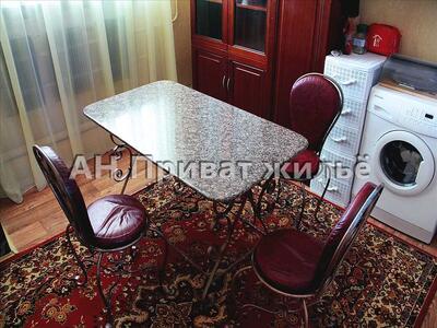 3-х поверховий будинок на 12 кімнат