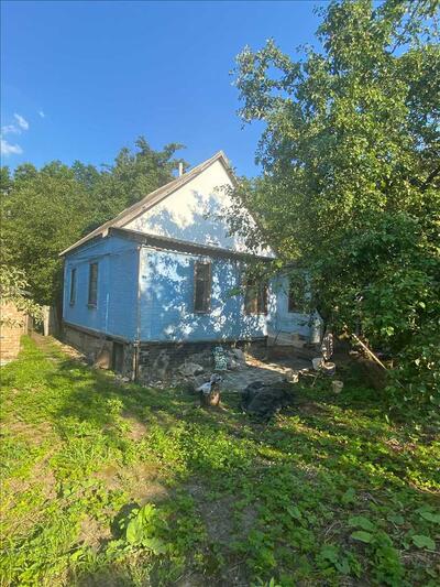 Окремий будинок у районі Очеретянки з окремим двором