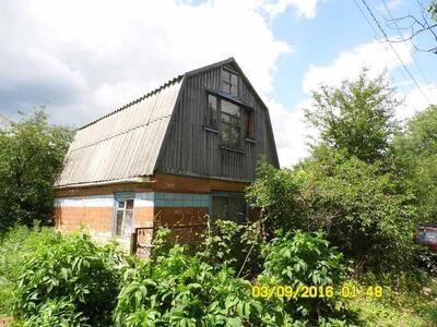 Двоповерхова дача поруч з Полтавою