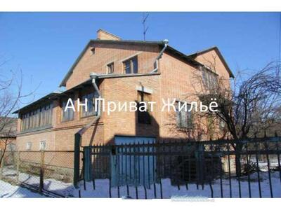 Двоповерховий будинок на Подолі