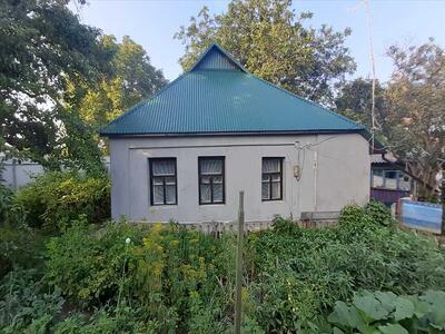 Частина будинку з окремим двором у мікрорайоні Половки