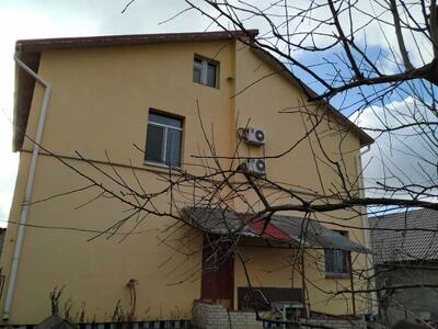 Продається чудовий сонячний 2-поверховий будинок в районі Південного вокзалу!