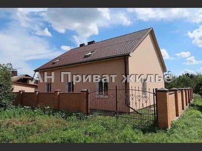 Добротний будинок у Рибцях для великої родини.