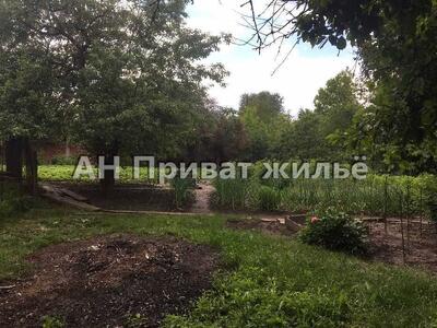 Будинок на 3 входи з великою ділянкою.