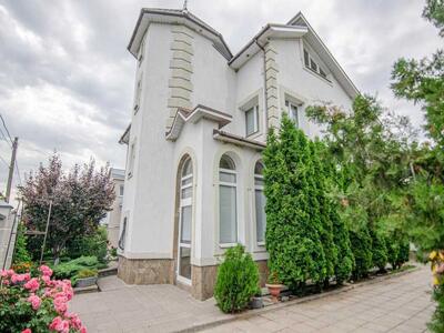 Добротний будинок у Горбанівці