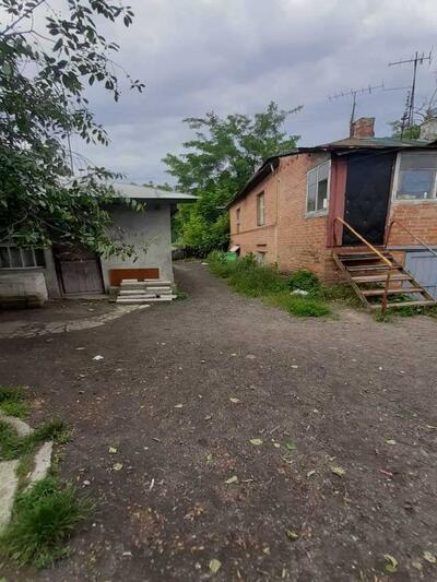 Частина будинку поруч із міським пляжем.