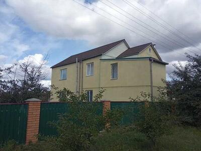 Добротний будинок у місті!