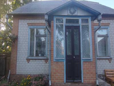 Гарний будинок у передмісті Полтави