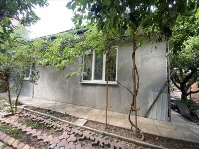 Частина будинку в центрі міста!