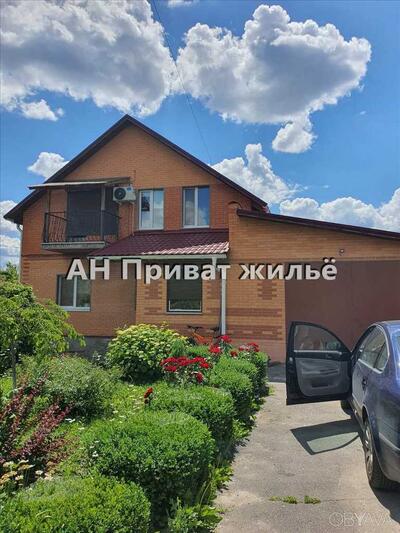 Пропонуємо двоповерховий будинок у передмісті Полтави. :