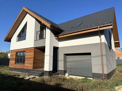 Сучасний будинок на Подолі