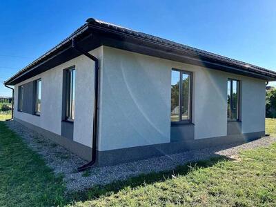 Сучасний будинок в гарному мікрорайоні!