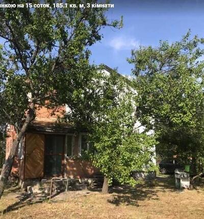 Окремий  будинок у передмісті Полтави.