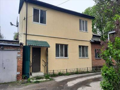 Центр! Червона лінія. Ідеально як для проживання, так і ведення бізнесу.