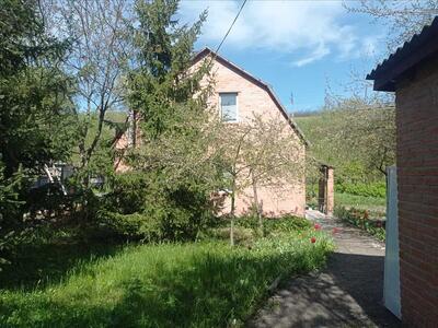 Будинок з видом на Хрестовоздвиженський  монастир