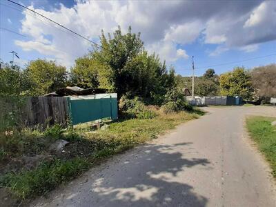 Левада. Перспективна локація з комунікаціями.