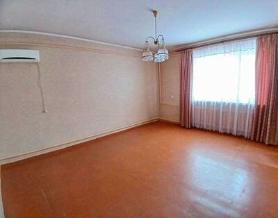 Цегляний будинок на Червоному Шляху