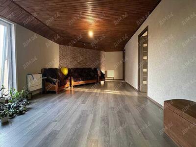 Будинок поруч з зупинкою!