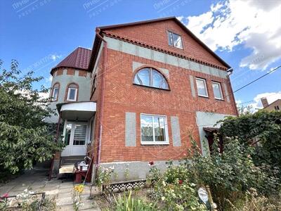 Двоповерховий будинок у Полтаві