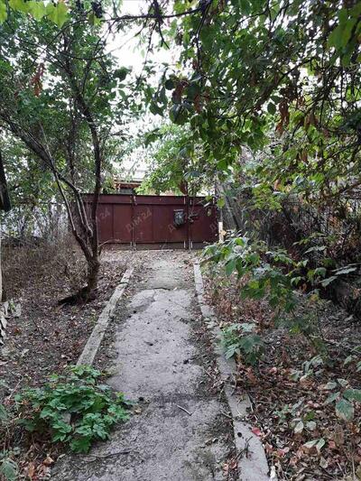 Просторий будинок в районі стадіону.